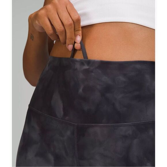 Lululemon Wunder Train High-Rise Short 8" size 4 - Picture 3 of 6